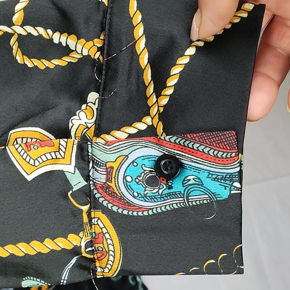 BOOHOO elegant black w design blouse - Picture 3 of 6